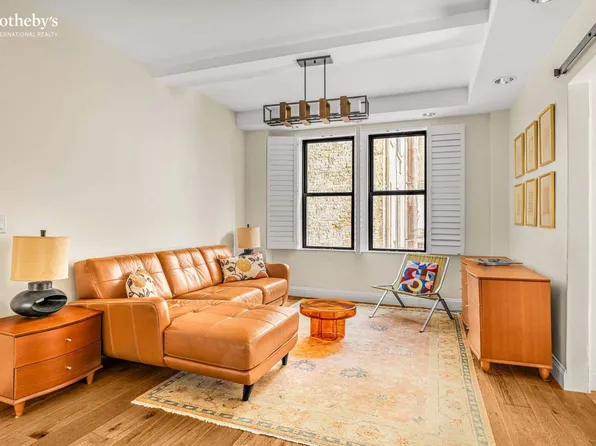 320 West 89th Street image 3 of 13