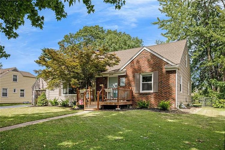 1st image of 204 W Rainbow Ln