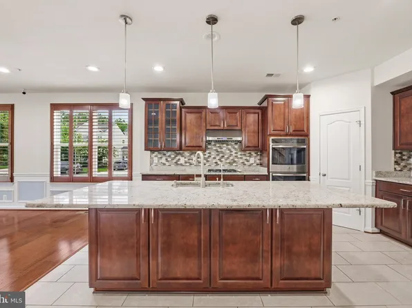 7976 Meridian Dr, Pasadena, MD 21122