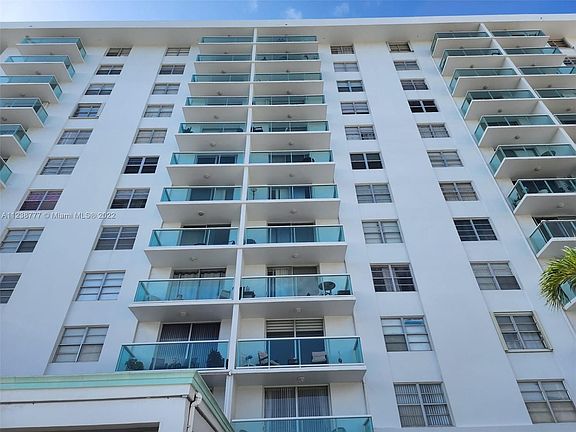 2nd image of 2841 NE 163rd St APT 906