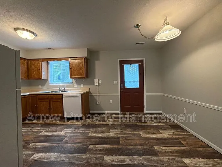 535 S Oak St #3 — Photo 4