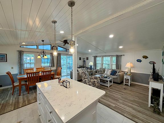 5th image of 1804 East Lake Dr.