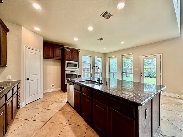 11006 Glenrothers Dr — Photo 4