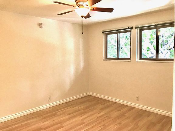 4th image of 605 S Barrington Ave APT 15