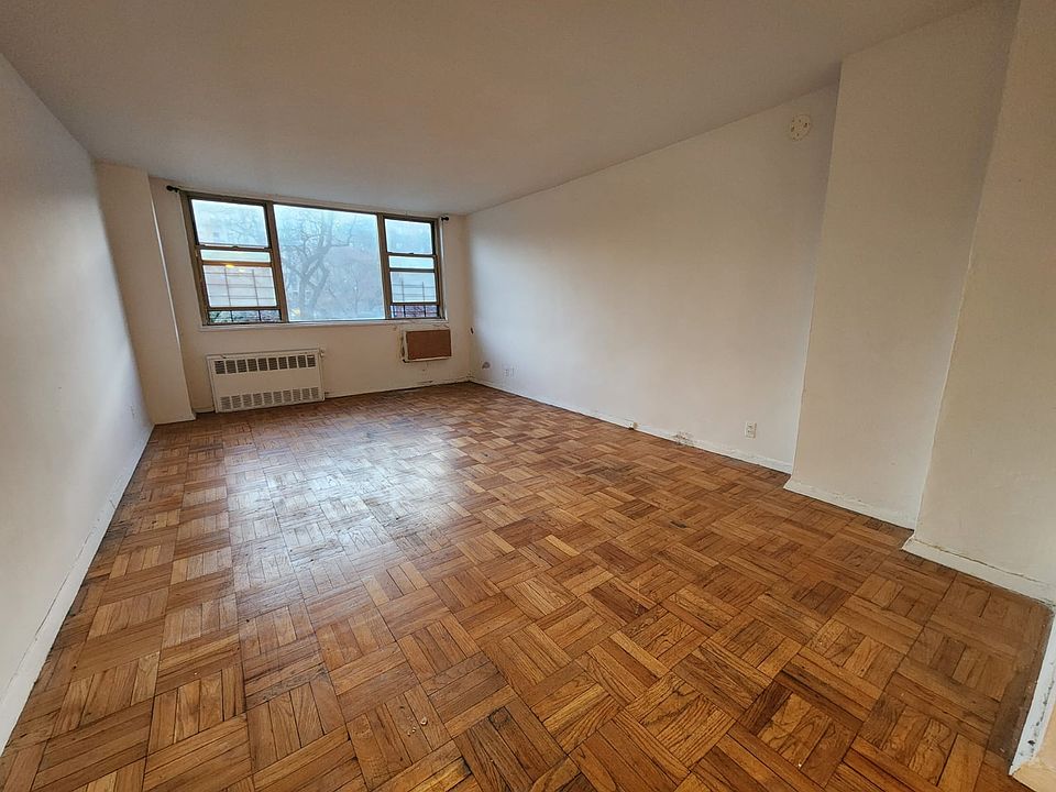 2nd image of 455 Ocean Pkwy APT 2D