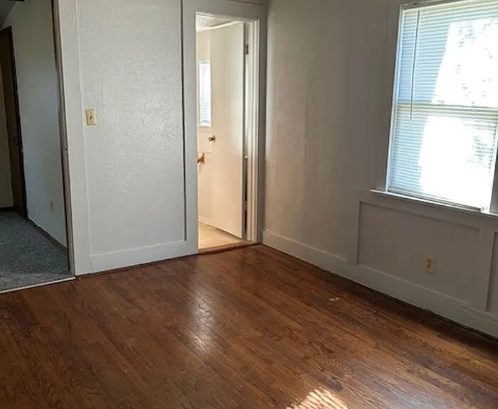1221 Monnett Ave — Photo 4