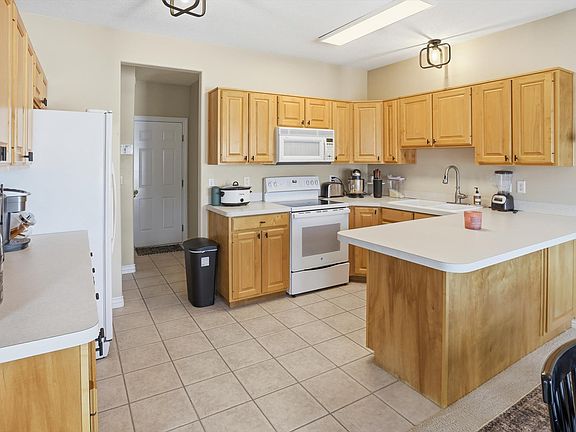 3rd image of 623 E Clearwater Dr #15