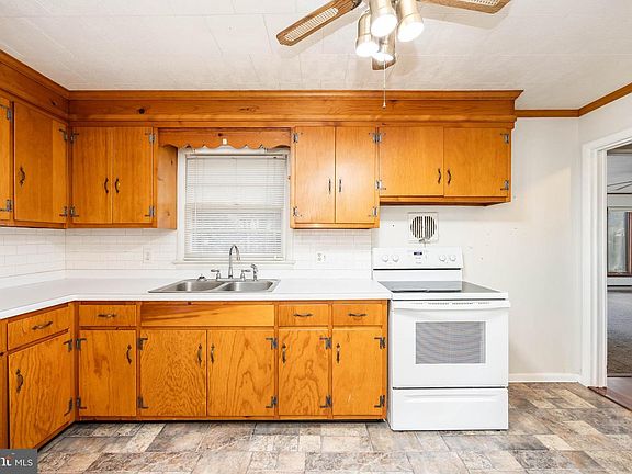 5th image of 310 Zion Rd