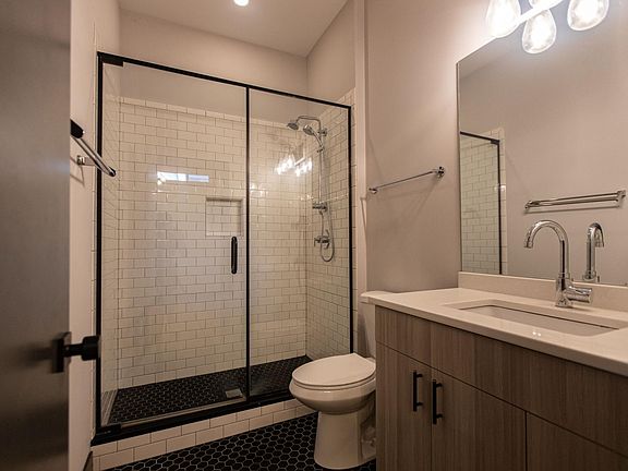 4th image of 1044 W Newport Ave APT 1E