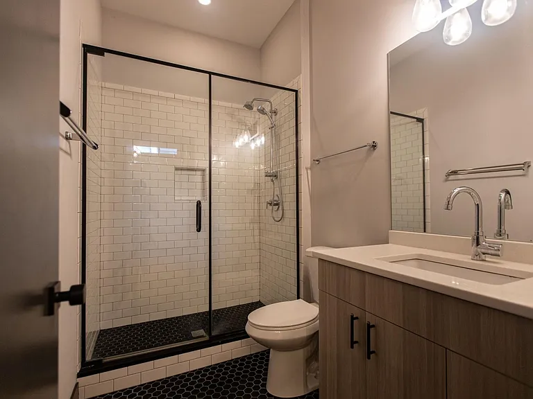 1044 W Newport Ave #1C — Photo 4