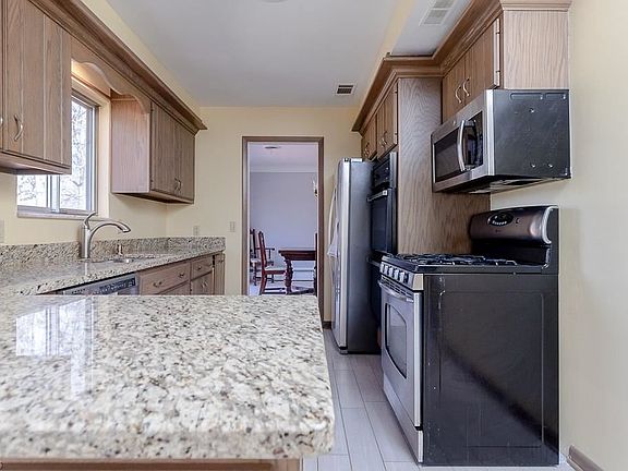 4th image of 26792 Hilliard Blvd