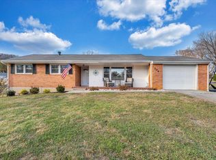 304 Dawnridge Ln, Troutville, VA 24175