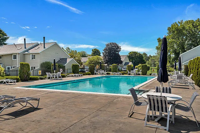 3 bed, 2.5 bath, $2,500 — Photo 3