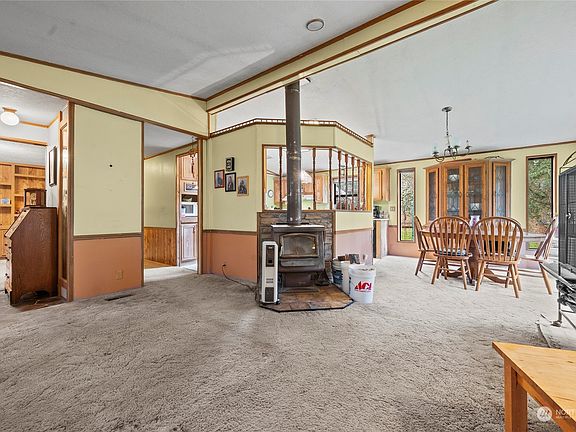 5th image of 3806 Whale Way