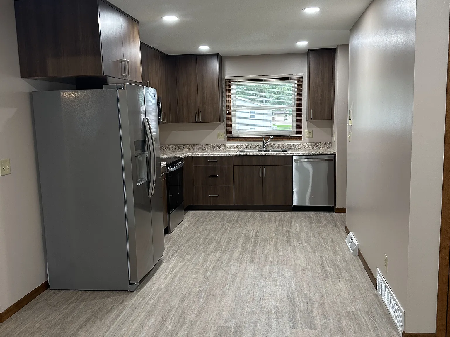 2 bed, 1100 sqft, $1,100 — Photo 1