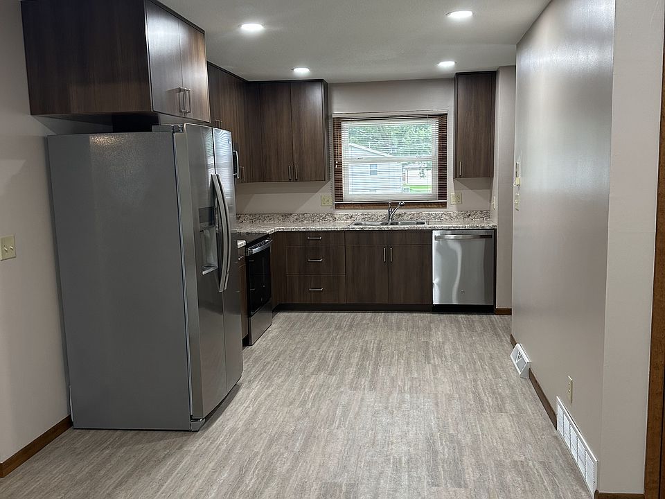 1st image of 520 W Main St