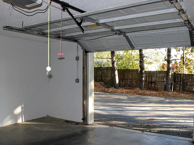 1300 University Pkwy — Photo 7