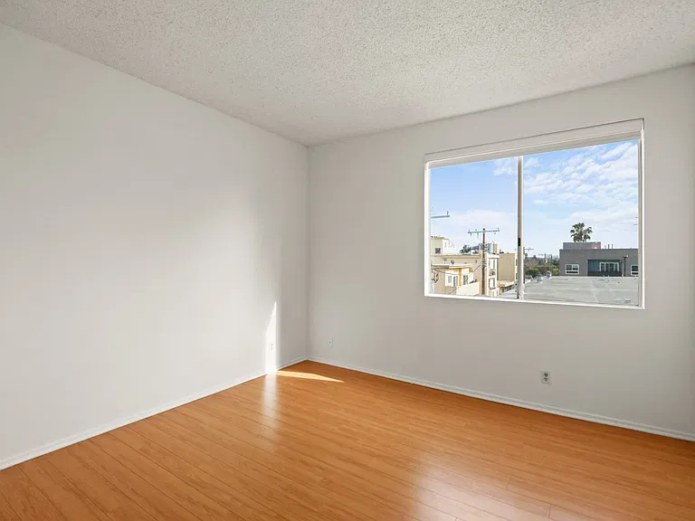 Bedroom with Vinyl Flooring and Large Windows