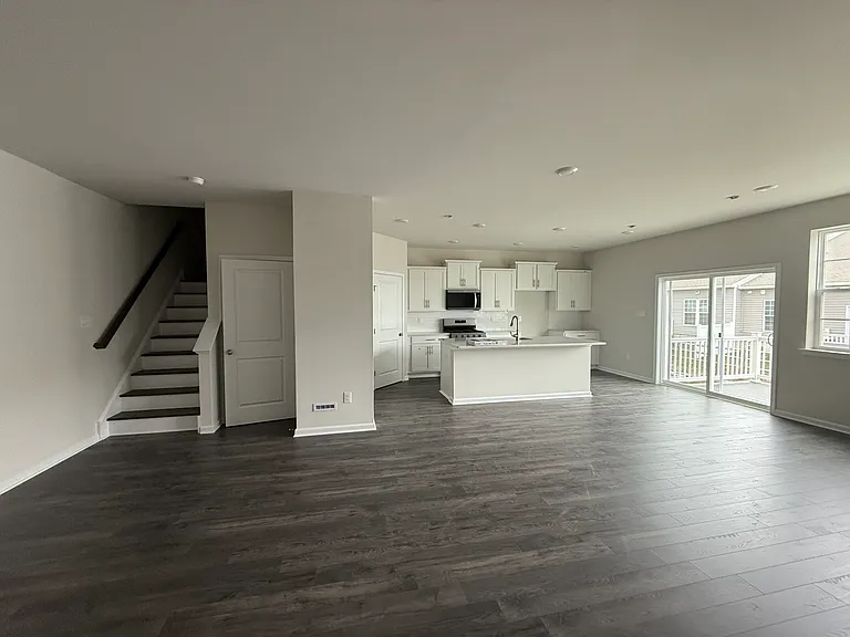 41 Victoria Gardens Sq — Photo 4