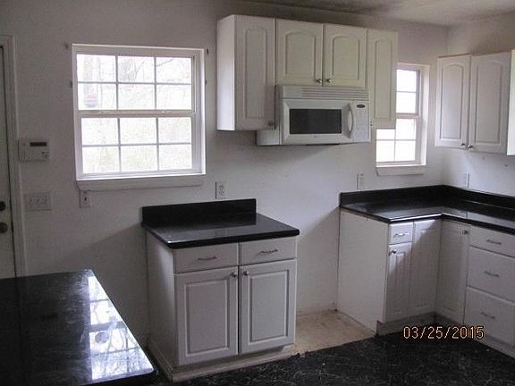 5th image of 553 Warren Ave