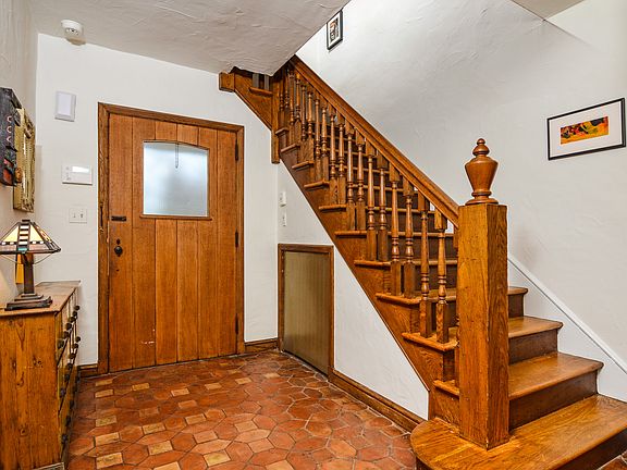 2nd image of 9 Villa Ln