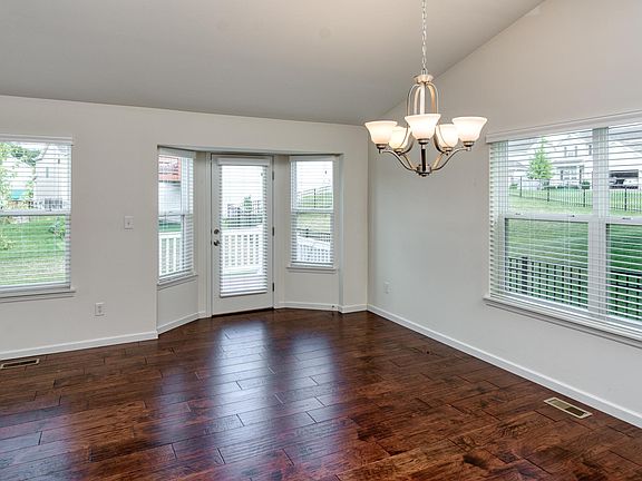 5th image of 511 Pleasant Breeze Dr