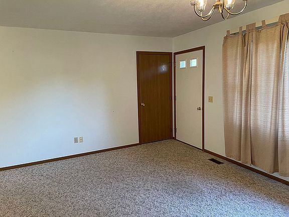 3rd image of 128 Weltmer Cir