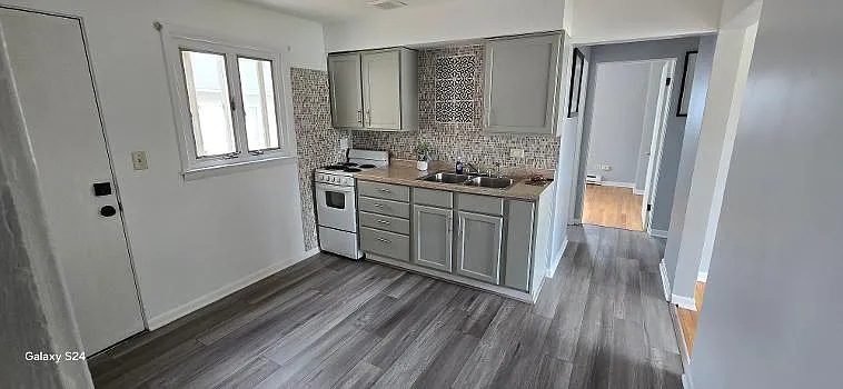 1401 Greenfield Ave — Photo 2