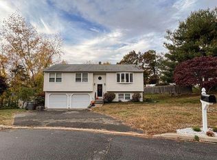 4 Rosewood Ct, Naugatuck, CT 06770