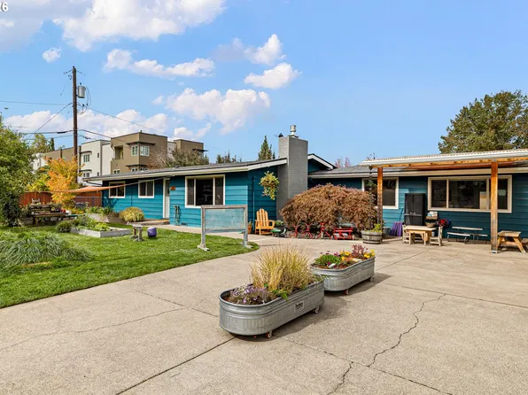 2747 Bailey Ln, Eugene, OR 97401