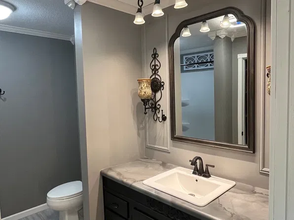 16 Cedar Cir, Farmer City, IL 61842
