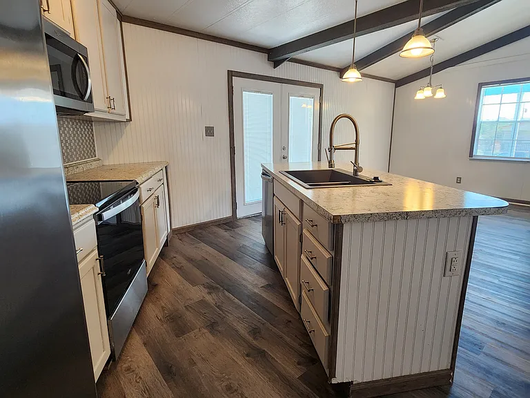 1105 Elyse Dr — Photo 4