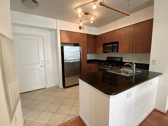 5th image of 1021 N Garfield St Floor 3