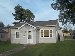 408 N Maple St, Benton, IL 62812