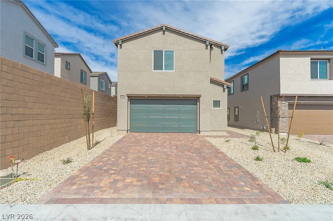 4 bed, 4.0 bath, 2405 sqft, $2,700 — Photo 1