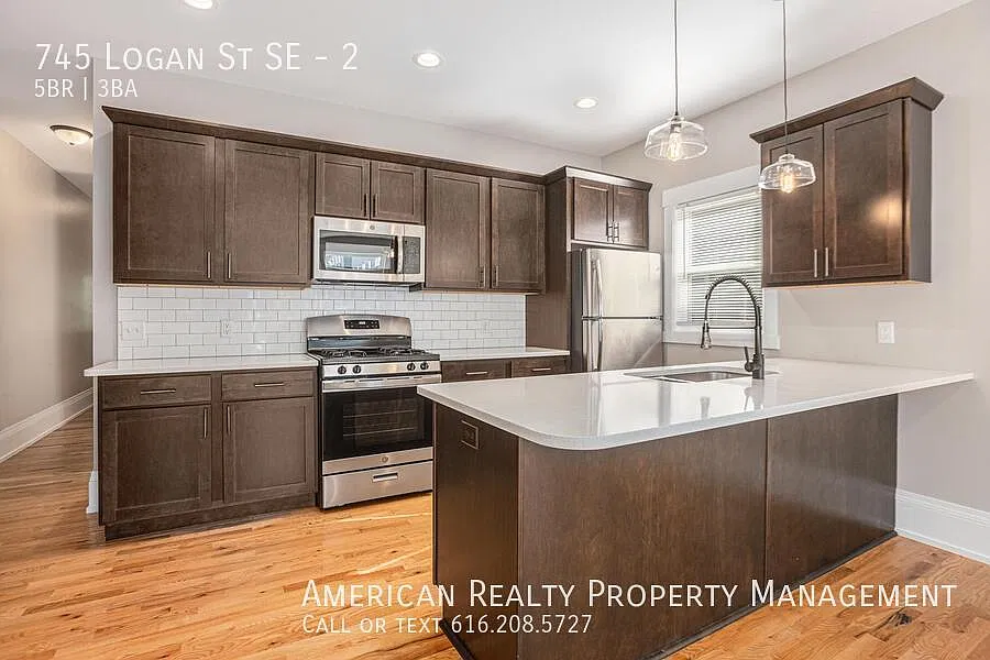 5 bed, 2250 sqft, $3,100 — Photo 3