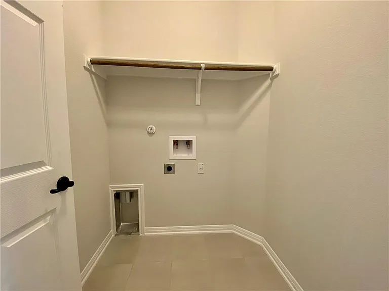 809 Falkland Trce — Photo 10
