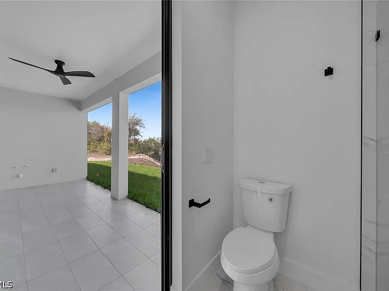 1426 NE 6th Ave — Photo 42