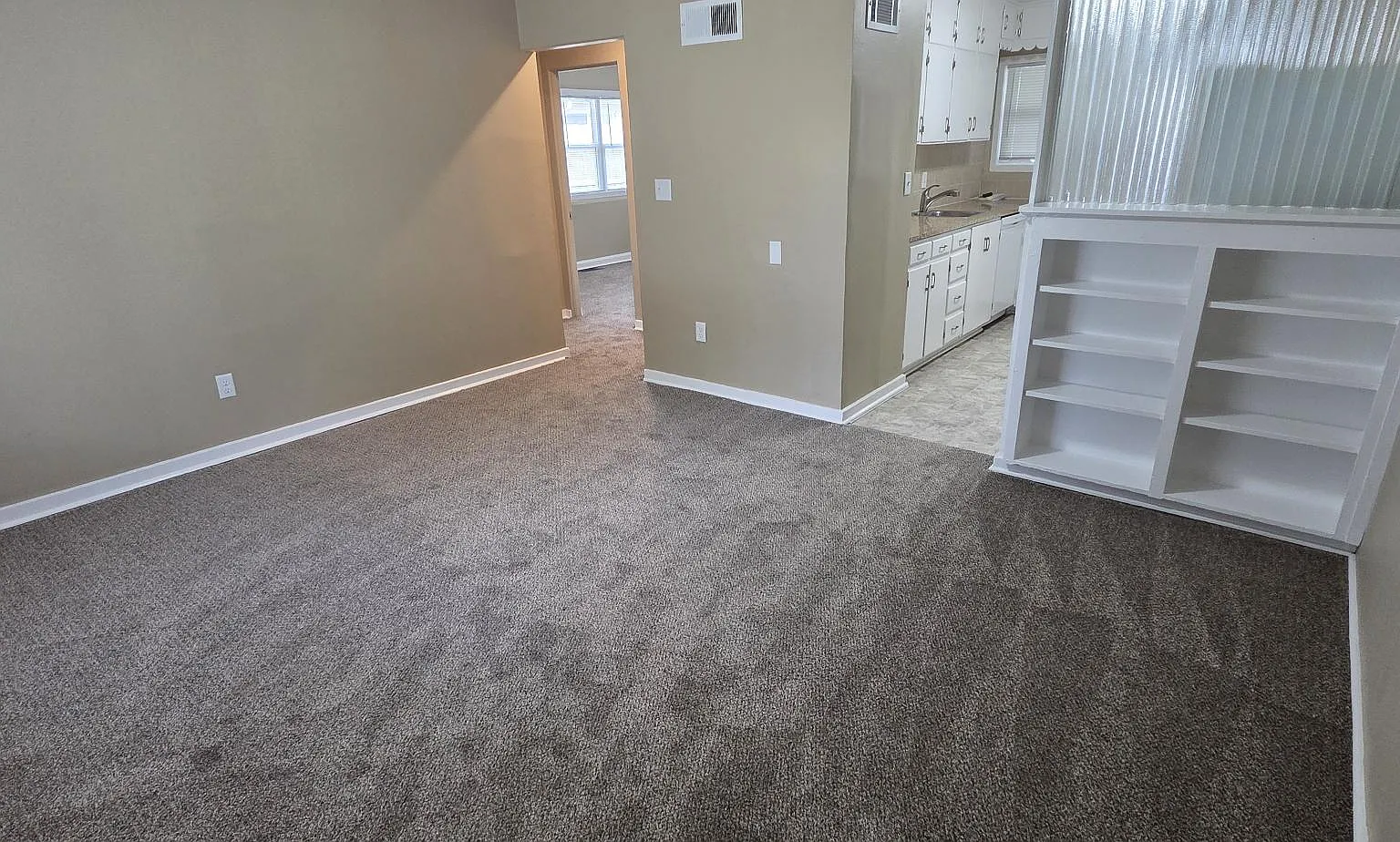 2 bed, 762 sqft, $825 — Photo 2