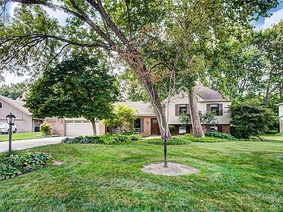 3rd image of 1372 Hickoryview Ct