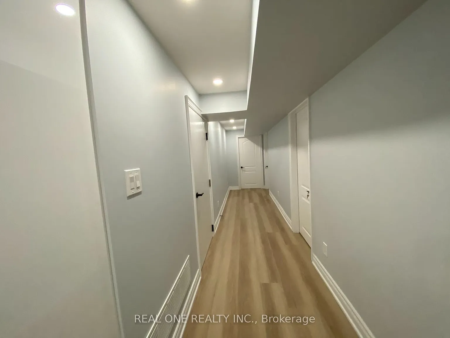 1186 Shadeland Dr — Photo 3