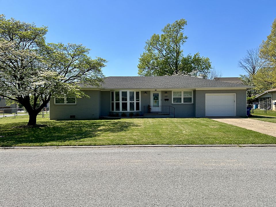 1st image of 301 Crestview Dr