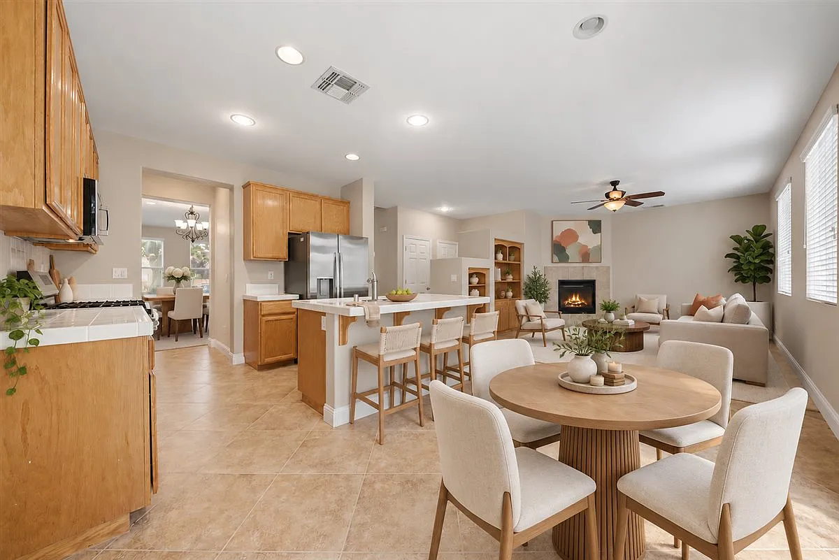 4 bed, 2.5 bath, 2021 sqft, $3,199 — Photo 3