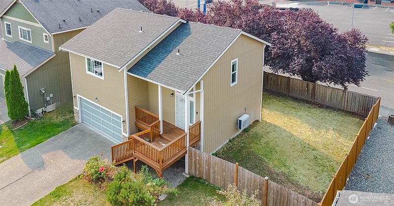 2nd image of 1002 E 71st Street Ct