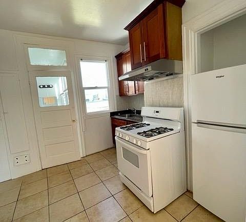 4th image of 176 Valparaiso St #180