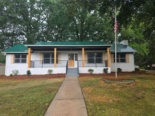 701 Willowmoore Ave, Thomasville, NC 27360