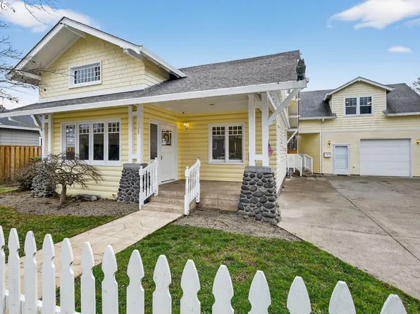 325 E Arlington St, Gladstone, OR 97027