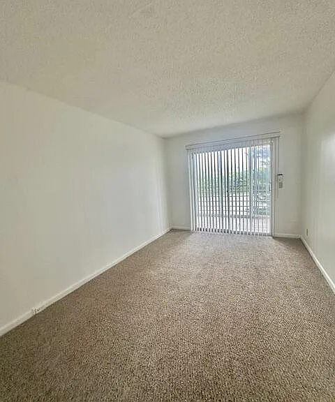 3063 Ainslie #D — Photo 34