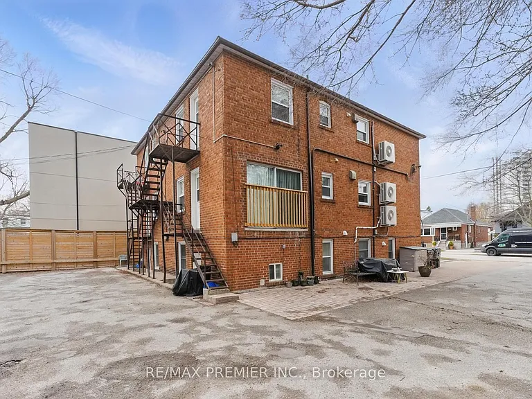 9 Bracebridge Ave #LOWER — Photo 12