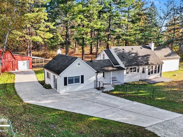 7592 Rattle Run Rd, Columbus, MI 48063